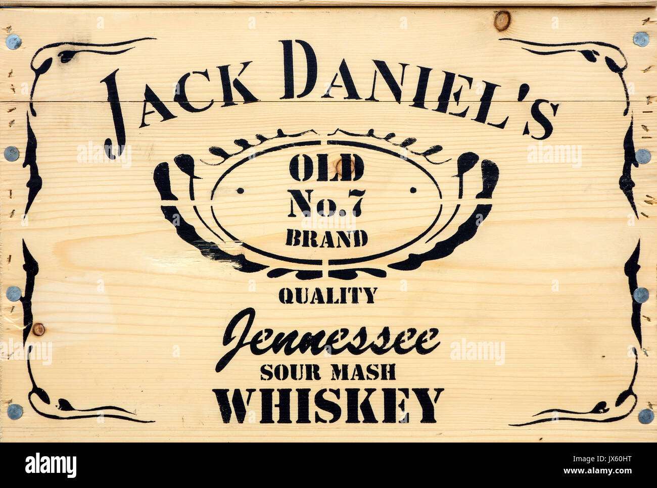 Le lettrage sur la caisse en bois contenant du whisky whiskey Jack Daniel's Old n°7, marque de Tennessee whiskey en Amérique du Nord, Etats-Unis Banque D'Images