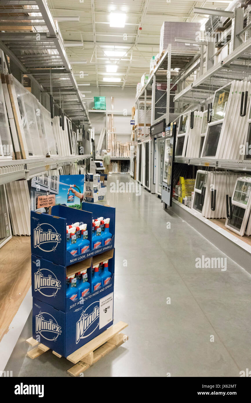 Section de fenêtre, Lowe's hardware store, Pasco, Washington State, USA Banque D'Images