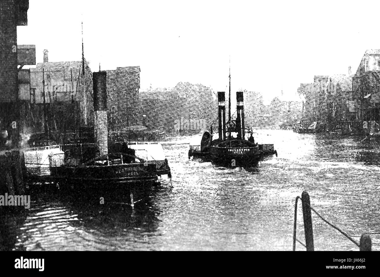 Les remorqueurs à vapeur sur la rivière Humber à Hull en 1920 Banque D'Images