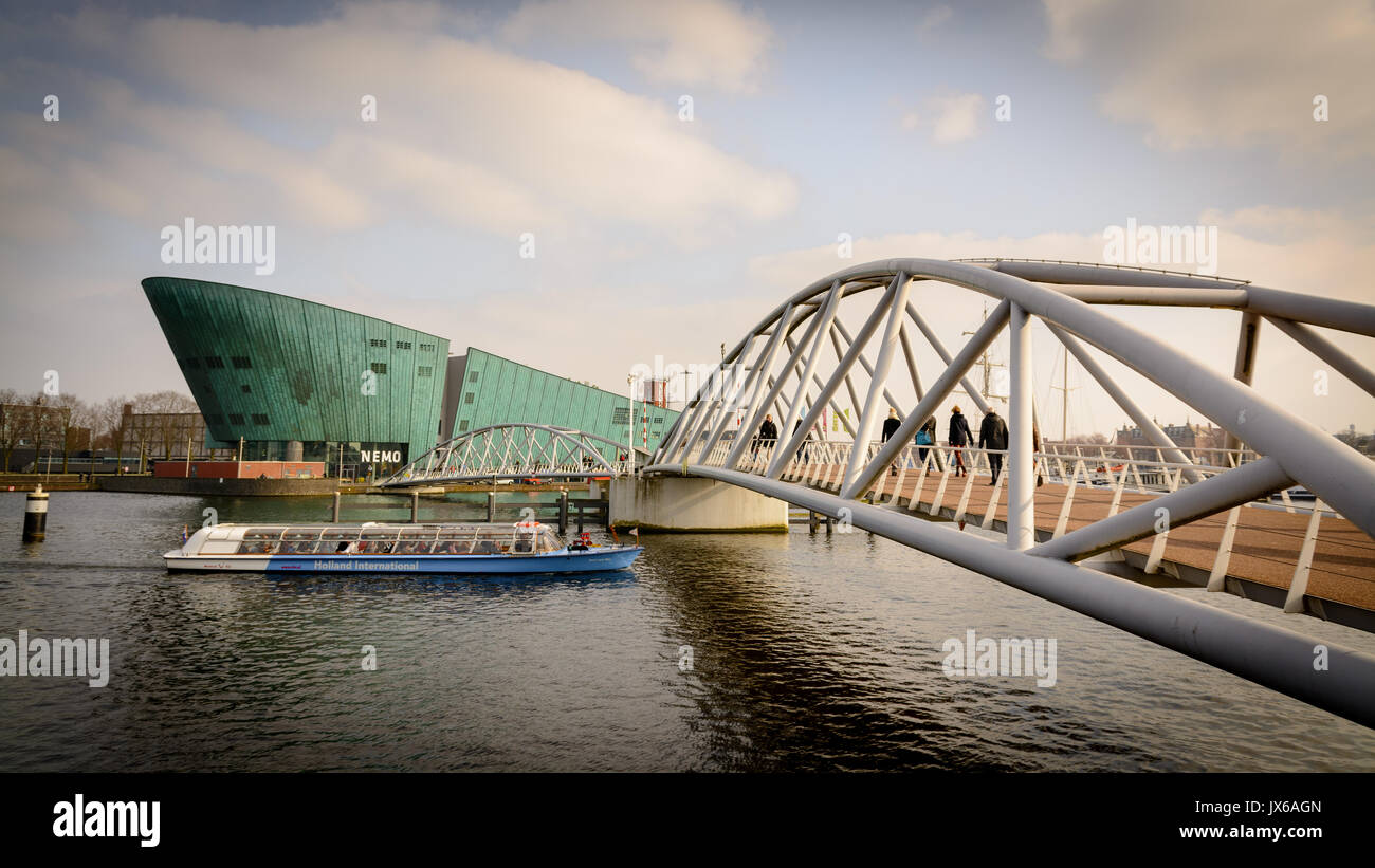 Musée des sciences NEMO à Amsterdam (Pays-Bas). Mars 2015. Le format paysage. Banque D'Images