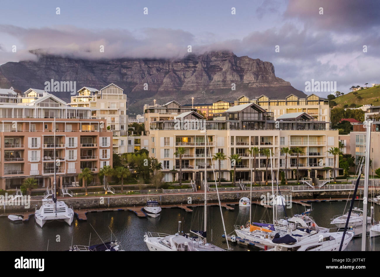 Lever du soleil sur le port de Cape Town, Afrique du Sud Banque D'Images