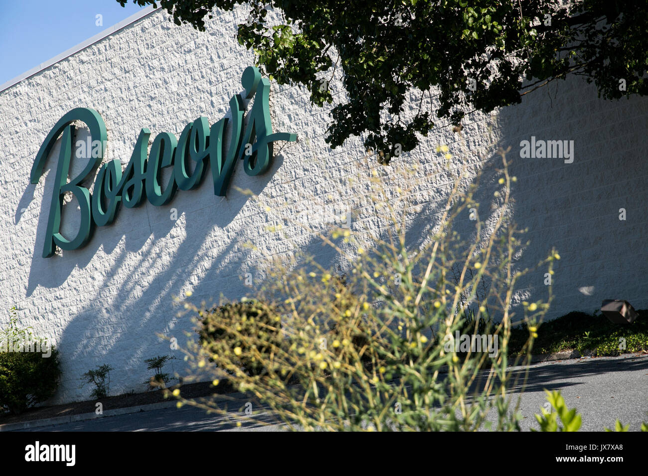 Un logo affiche à l'extérieur d'un magasin de détail dans l'Boscov Camp Hill, New York le 30 juillet 2017. Banque D'Images