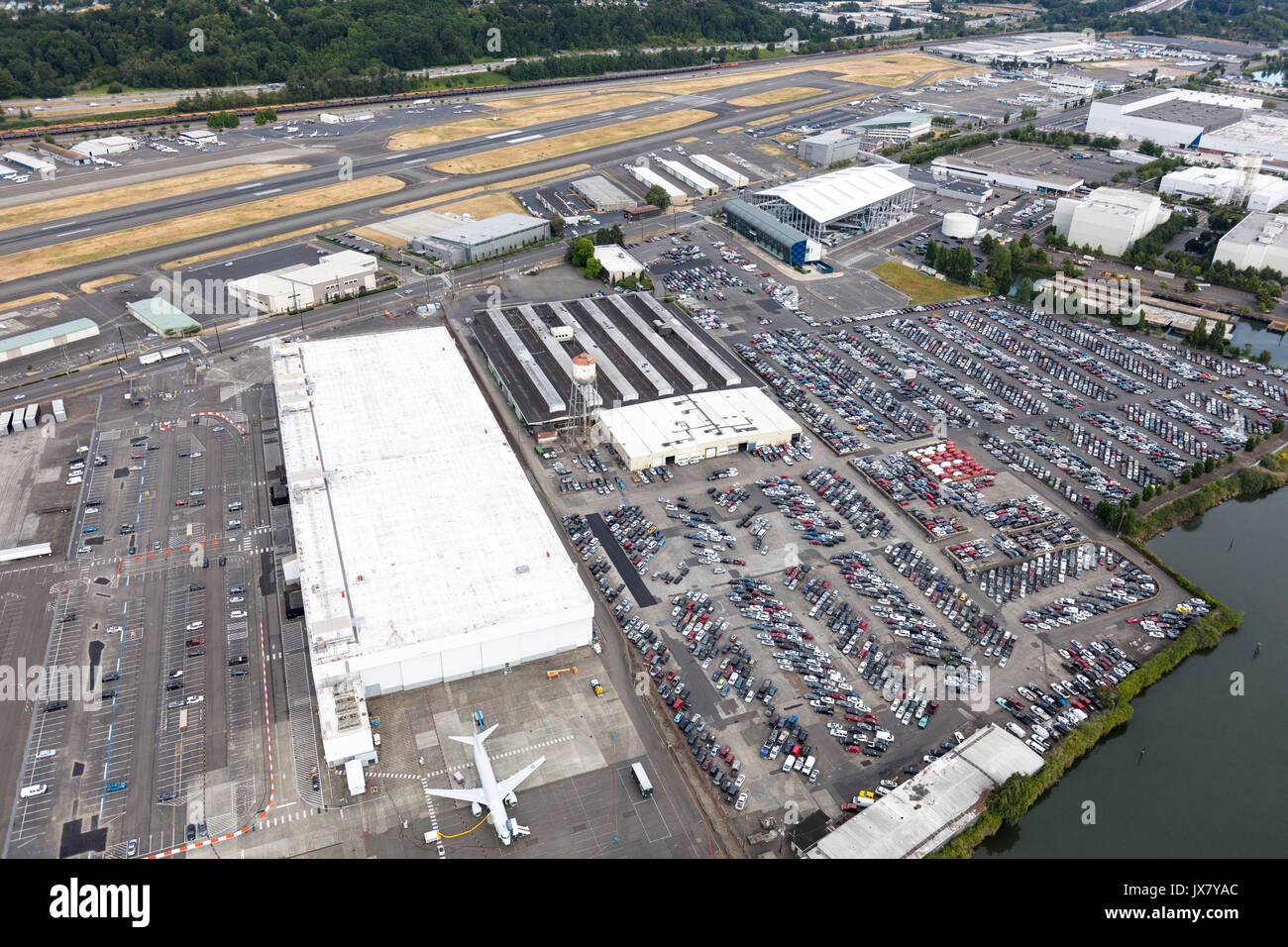 Vue aérienne de l'Aéroport International du comté de King et l'usine de Boeing Field, à Seattle, Washington State, USA Banque D'Images