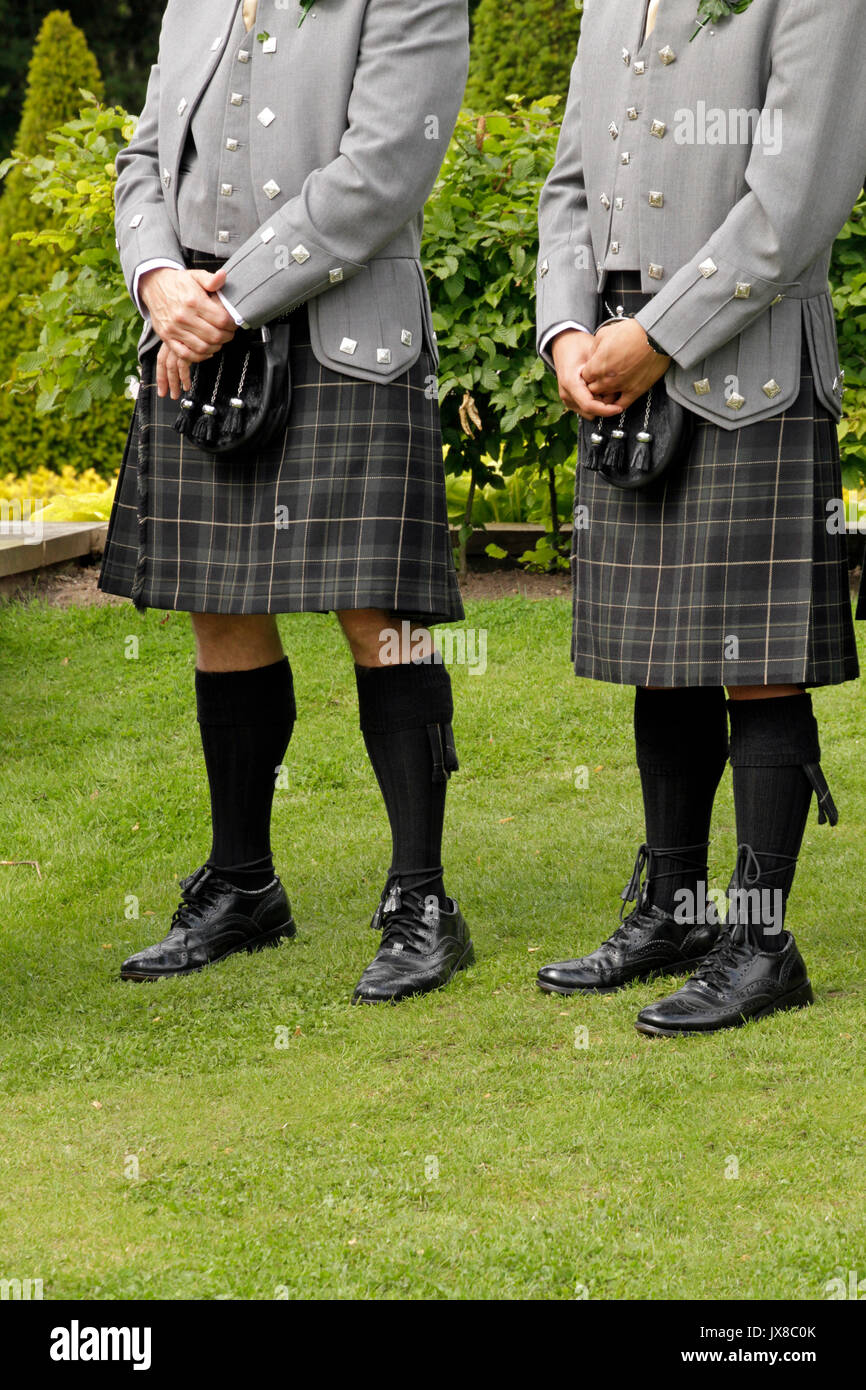 Les hommes en kilt écossais à la cérémonie de mariage Photo Stock - Alamy