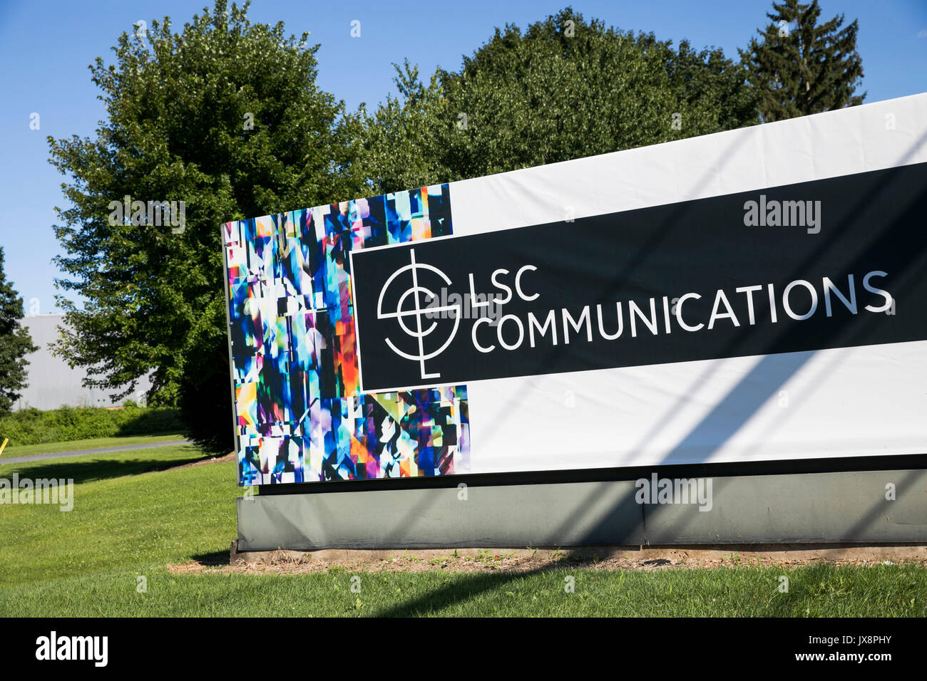Un logo affiche à l'extérieur d'un établissement occupé par LSC Communications à Lancaster, Pennsylvanie, le 30 juillet 2017. Banque D'Images