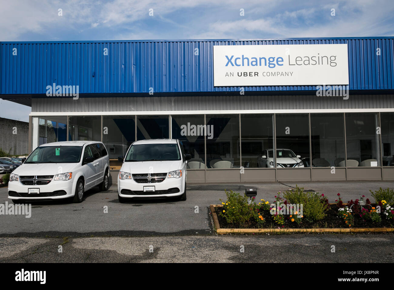 Signe d'un logo et de véhicules en dehors d'un établissement occupé par Xchange Leasing, une filiale de la société de covoiturage, Uber à Upper Marlboro, Maryland Banque D'Images
