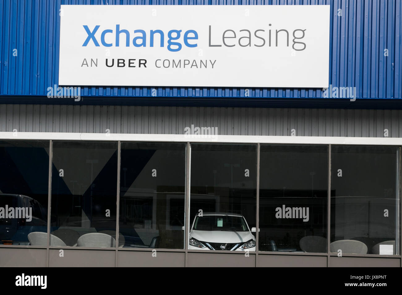 Signe d'un logo et de véhicules en dehors d'un établissement occupé par Xchange Leasing, une filiale de la société de covoiturage, Uber à Upper Marlboro, Maryland Banque D'Images