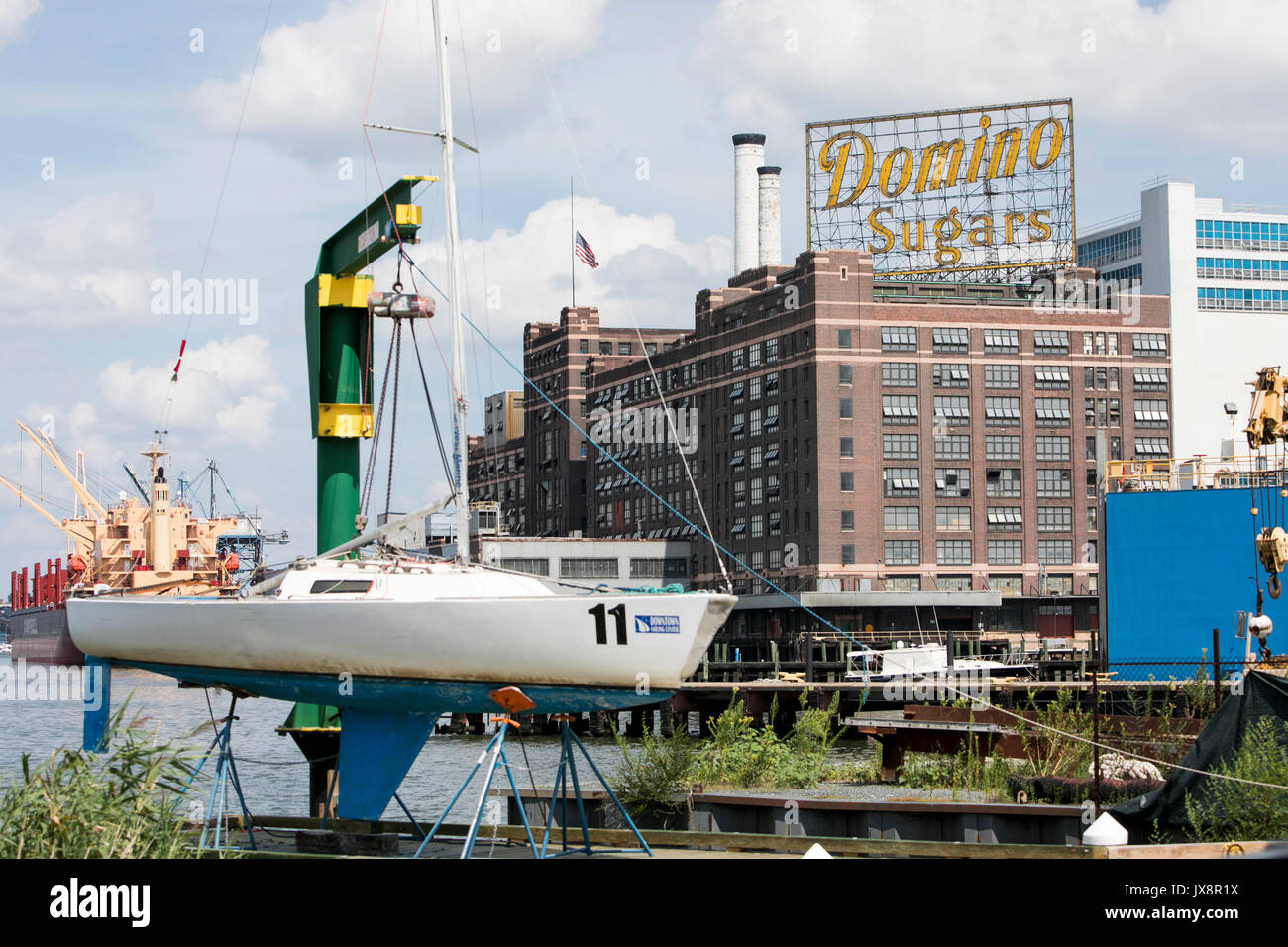 Un logo affiche à l'extérieur de l'établissement occupé par les sucres Domino à Baltimore, Maryland, le 13 août 2017. Banque D'Images