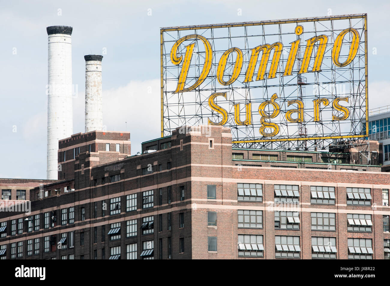 Un logo affiche à l'extérieur de l'établissement occupé par les sucres Domino à Baltimore, Maryland, le 13 août 2017. Banque D'Images