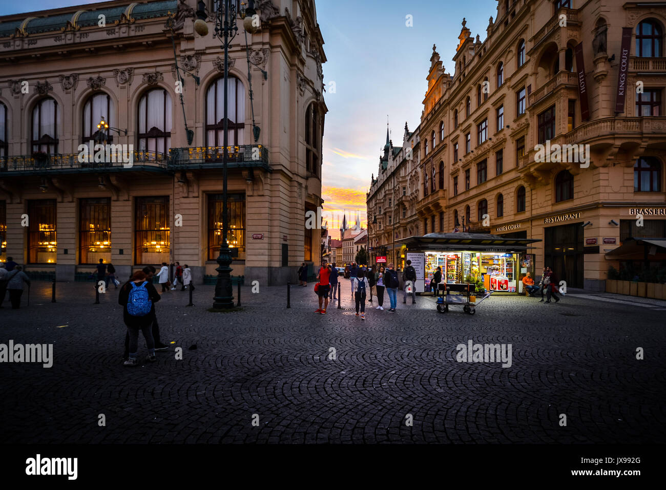 À la maison municipale, près de la Place de la République à Prague comme le soleil se couche Banque D'Images