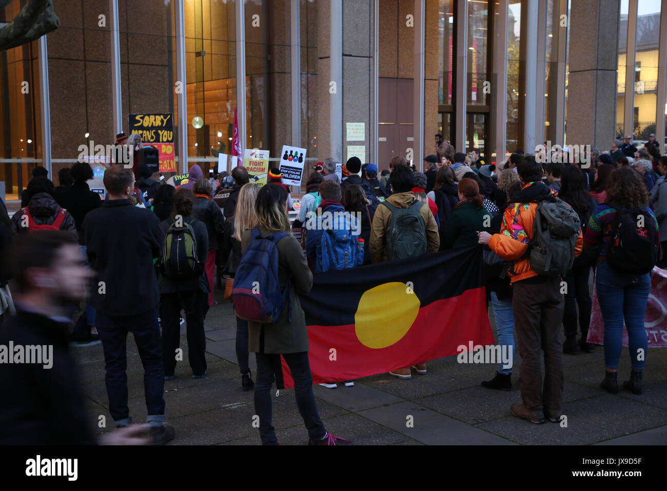 Un rassemblement a eu lieu sur l'Aboriginal and Torres Strait Islander Children's Day à la Cour suprême à Sydney NSW pour exiger l'auto-détermination pour First Nat Banque D'Images