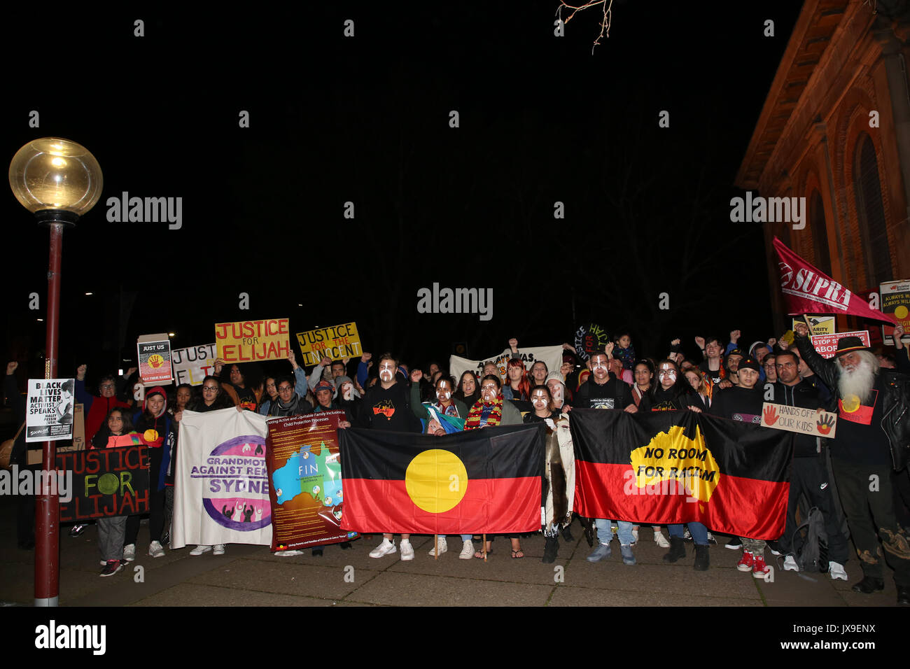 Un rassemblement a eu lieu sur l'Aboriginal and Torres Strait Islander Children's Day à la Cour suprême à Sydney NSW pour exiger l'auto-détermination pour First Nat Banque D'Images