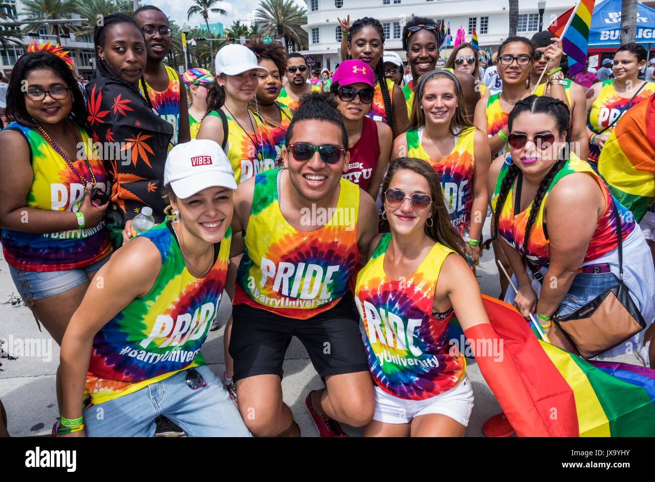 Miami Beach Florida,Lummus Park,gay Pride week,LGBTQ,LGBT,Pride Parade,participants,aire de mise en scène,Barry University,élève étudiant FL170430035 Banque D'Images