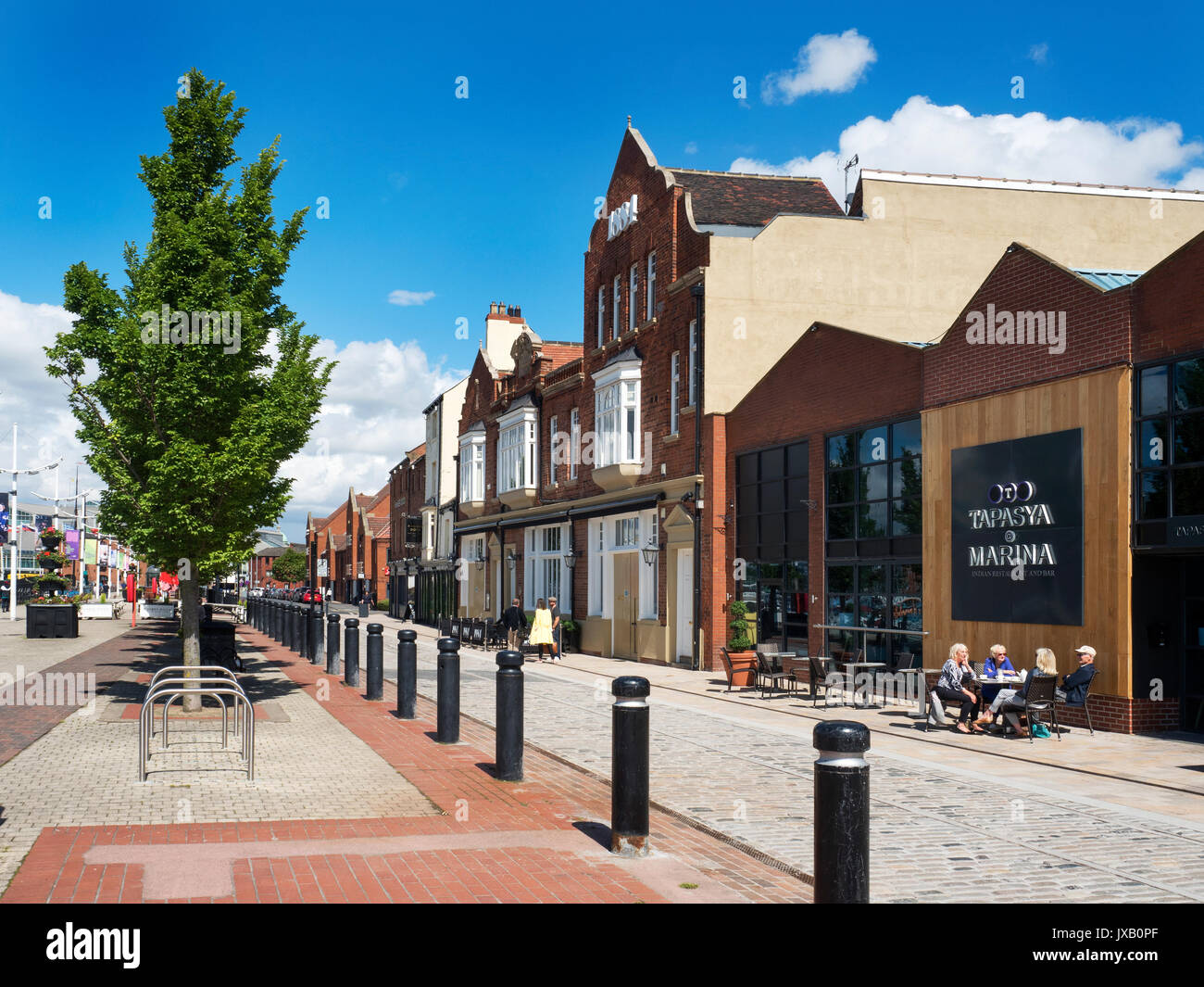 Restaurants le long de la rue Dock Humber à Marina de Hull Hull Yorkshire Angleterre Banque D'Images