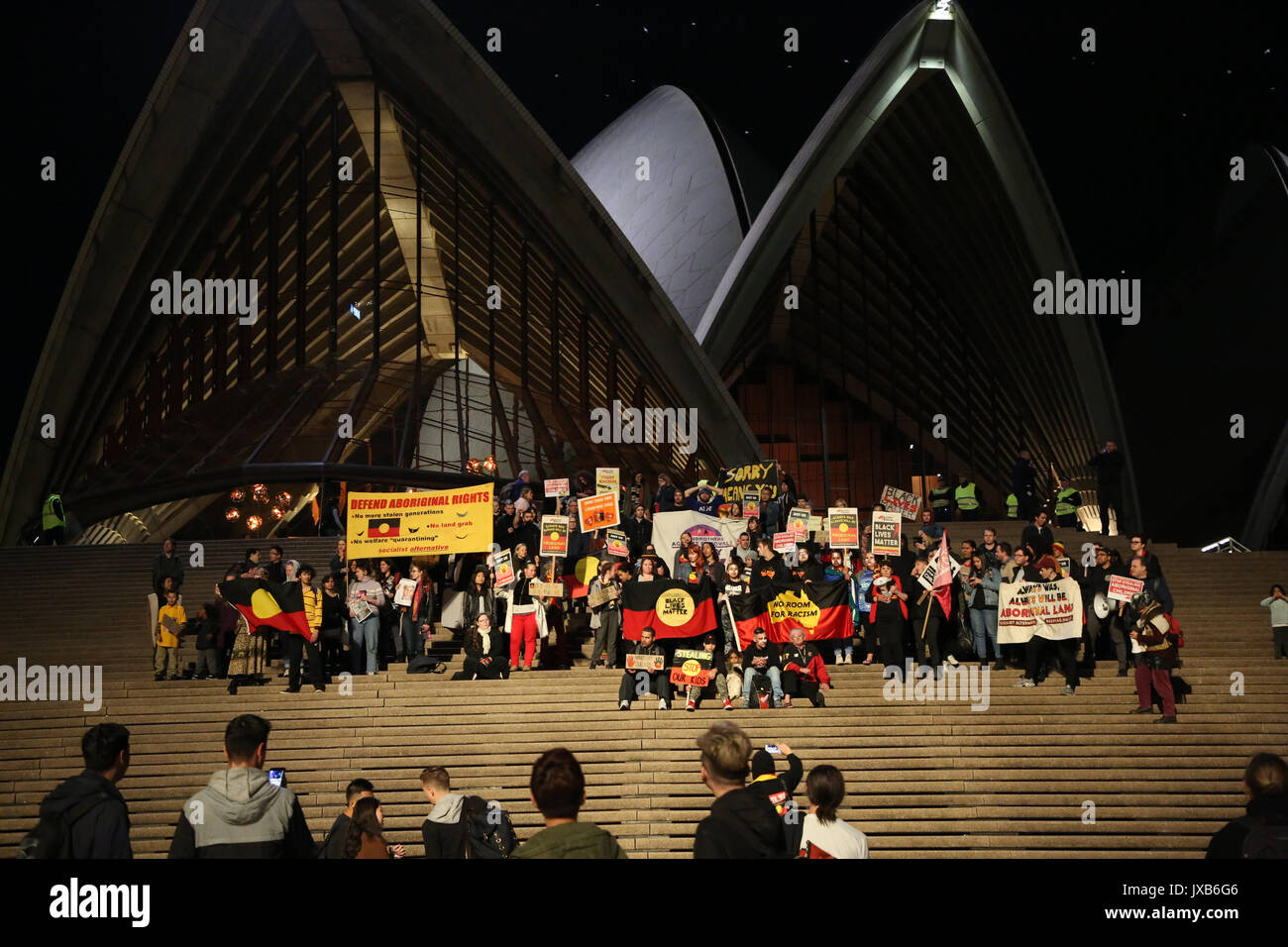 Un rassemblement a eu lieu sur l'Aboriginal and Torres Strait Islander Children's Day à la Cour suprême à Sydney NSW pour exiger l'auto-détermination pour First Nat Banque D'Images