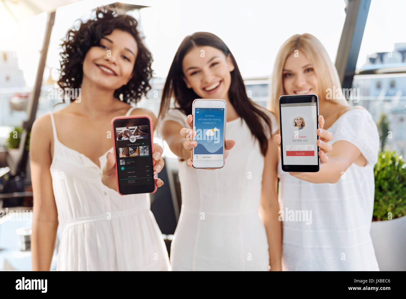Focus sélectif de trois smartphones modernes Banque D'Images