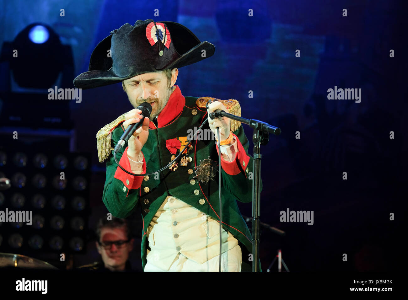 Neil Hannon de The Divine Comedy à l'exécution de Cropredy Festival, Banbury, Oxfordshire, Angleterre, 10 août 2017 Banque D'Images