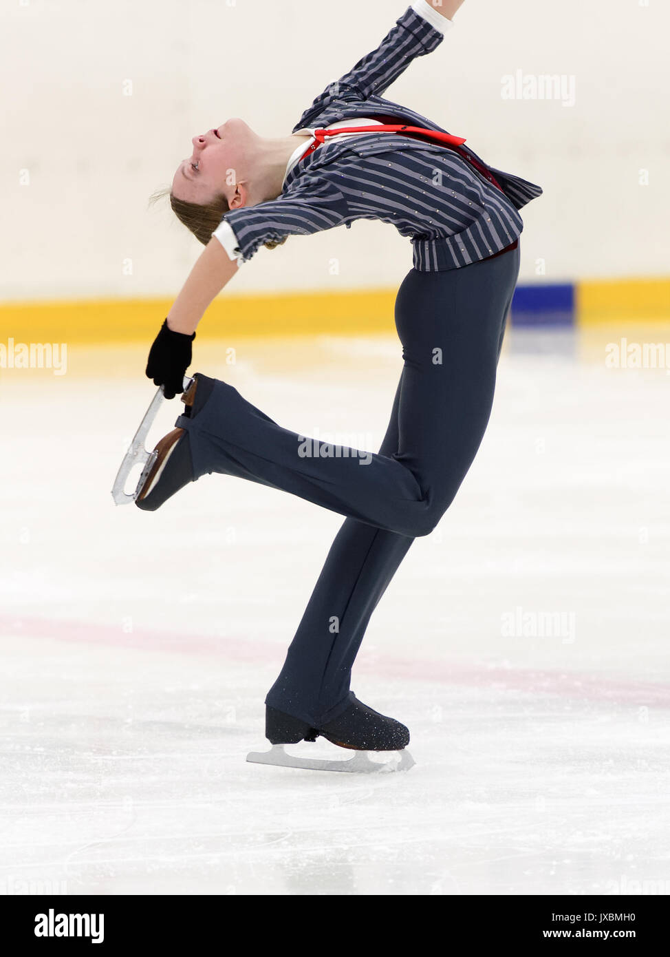 Saint-pétersbourg, Russie - 18 Avril 2017 : simple dames patinage artistique sur prix de Saint-Pétersbourg Russie du patinage artistique. Athlète 150 Banque D'Images