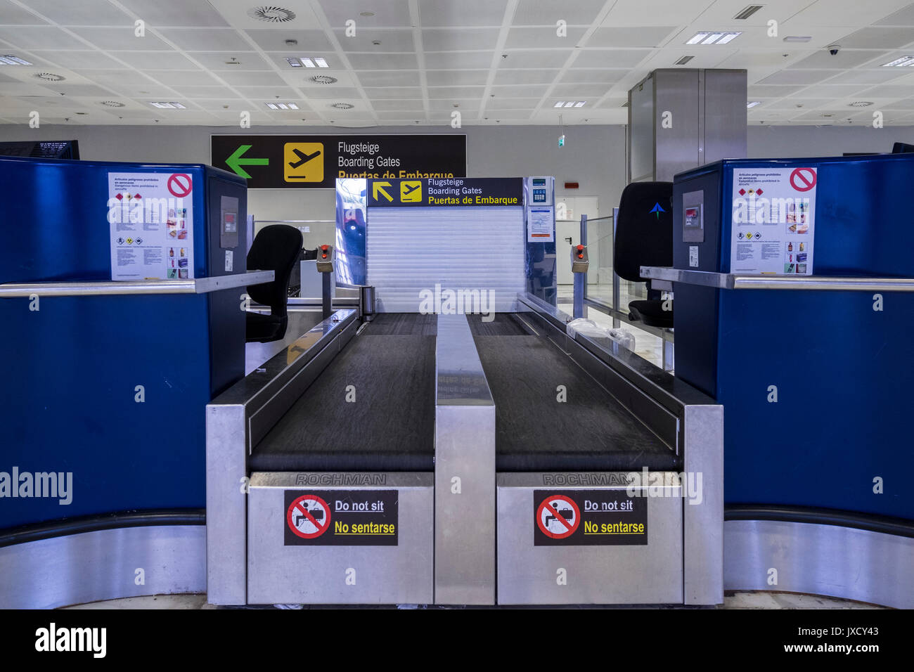 Dans un bureau vide vérifier non utilisés et la dépose des bagages à l'aéroport de Tenerife Sud, des départs, Îles Canaries, Espagne Banque D'Images
