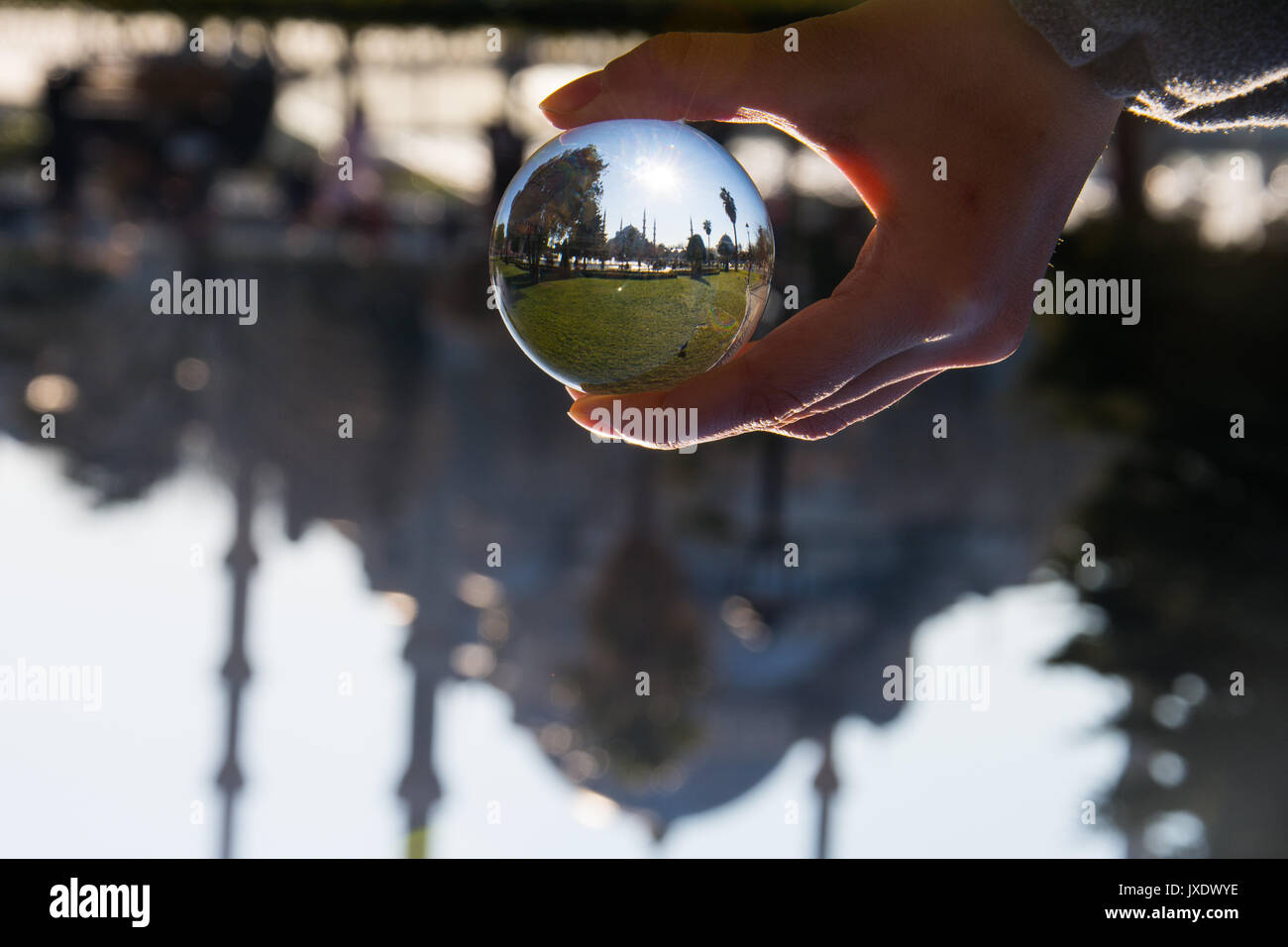 Sultan Ahmet Square à l'envers par la bille de verre Banque D'Images