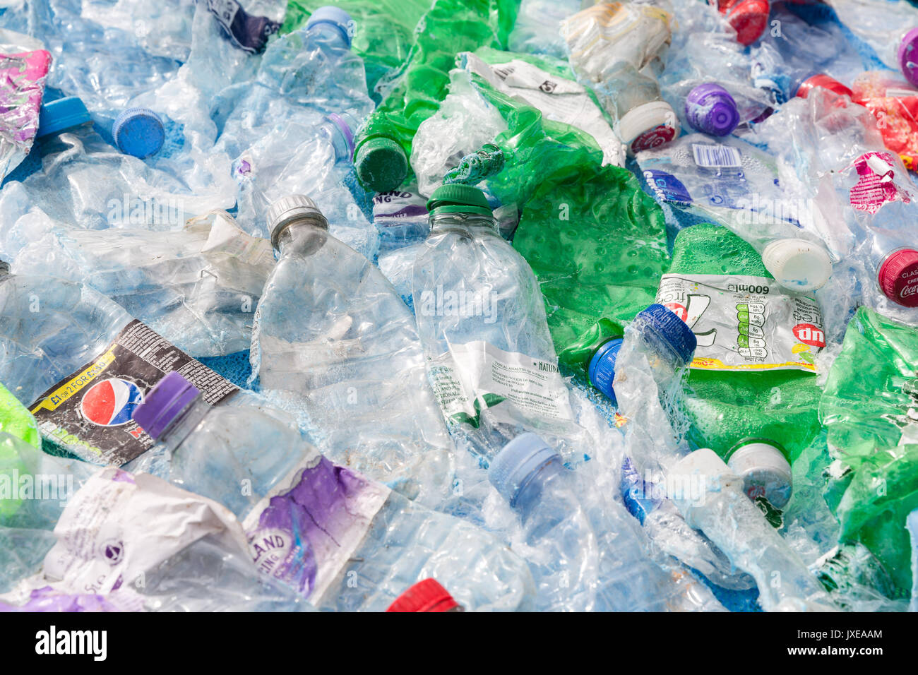 Londres, Royaume-Uni. Août 15, 2017. Bouteilles en plastique recyclées sur une baleine de 10 mètres de long par Sky Ocean Rescue à Potters Fields Park à côté de Tower Bridge à Londres. La sculpture de baleine est entièrement réalisé à partir de plastique recyclé récupéré de l'océan, plage et nettoie les usines de recyclage local pour sensibiliser le public aux problèmes de la santé des océans. Credit : Londres pix/Alamy Live News Banque D'Images