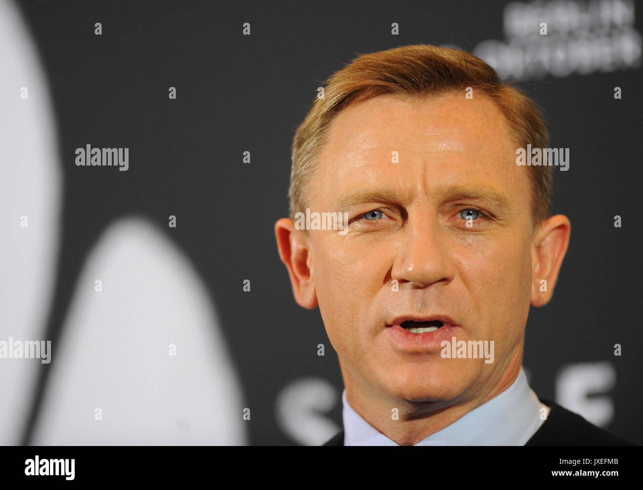 L'acteur britannique Daniel Craig pose pour des photos lors d'un photocall pour le nouveau film de James Bond 'Skyfall' à l'hôtel Adlon à Berlin, Allemagne, 30 octobre 2012. Photo : JENS KALAENE dans le monde d'utilisation | Banque D'Images