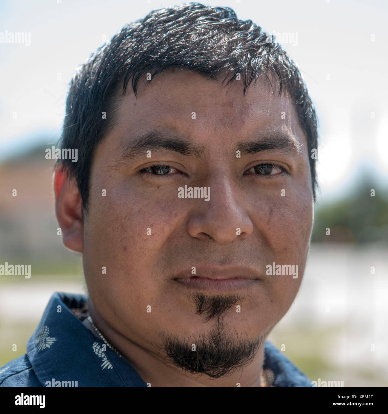 West Palm Beach, Floride, USA. Août 16, 2017. Trente-deux ans Harin Agustin pose pour un portrait dans la région de West Palm Beach, en Floride, le mercredi, 16 août, en face d'une maison près de l'intersection de la 44e Rue et Broadway Avenue, où son frère aîné, Eugenio Danilo Agustin, et deux autres hommes ont été placés en détention par des agents de patrouille frontalière lundi. Credit : Andres Leiva/Le Palm Beach Post/ZUMA/Alamy Fil Live News Banque D'Images