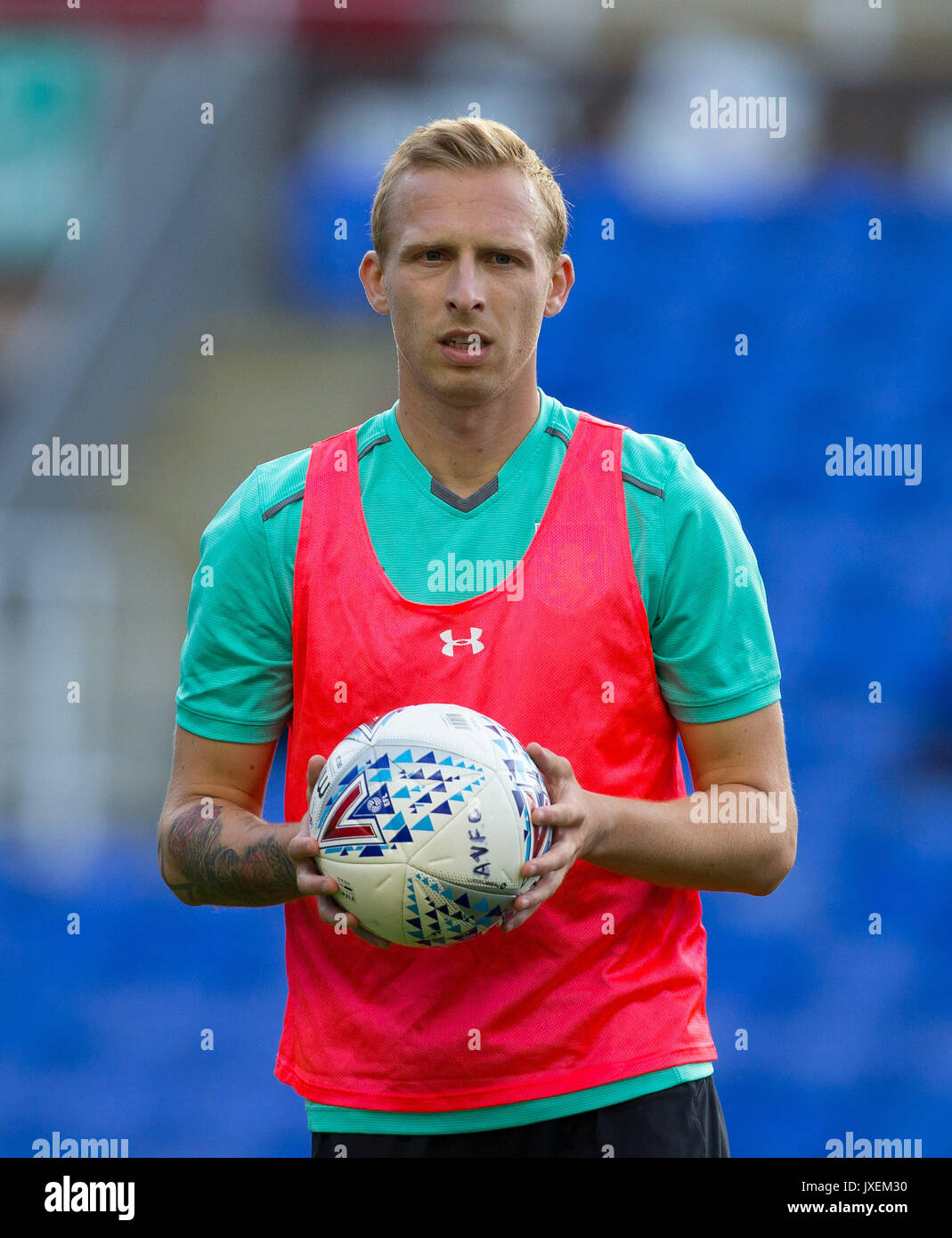 Reading, UK. Août 15, 2017. Ritchie De Laet de Aston Villa pendant le pré match réchauffer pendant le match de championnat Sky Bet entre lecture et Aston Villa au stade Madejski, lecture, l'Angleterre le 15 août 2017. Photo par Andy Rowland/Premier Images des médias. Crédit : Andrew Rowland/Alamy Live News Banque D'Images