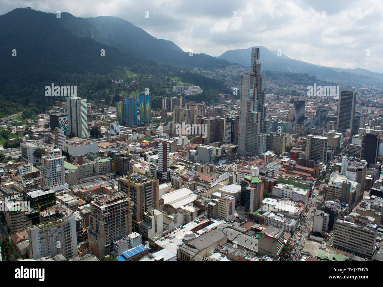 BOGOTA, COLOMBIE, le 15 janvier 2017 : une vue de Bogota, planétarium et l'arène de Bogota à partir du haut de l'édifice Colpatria. Banque D'Images