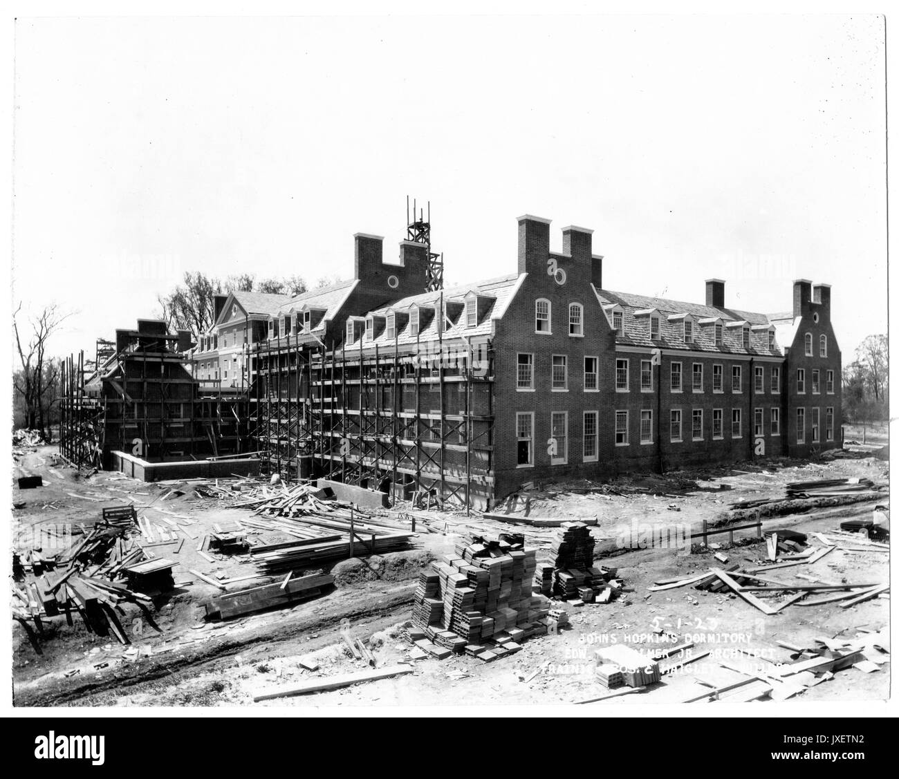 Mémorial des anciens de l'AMR à Nord, Résidences Échafaudages toujours en place au sein de certaines sections, et l'abondance de matériaux de construction toujours sur place, 1923. Banque D'Images