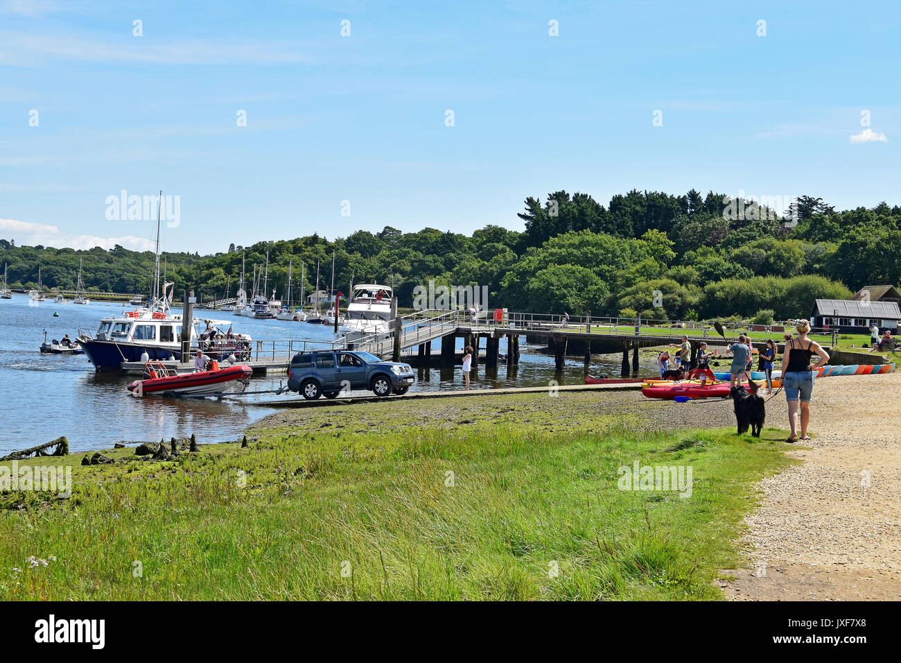 Pier et marina sur la rivière Beaulieu, Buckler's Hard, Hampshire, Angleterre Banque D'Images