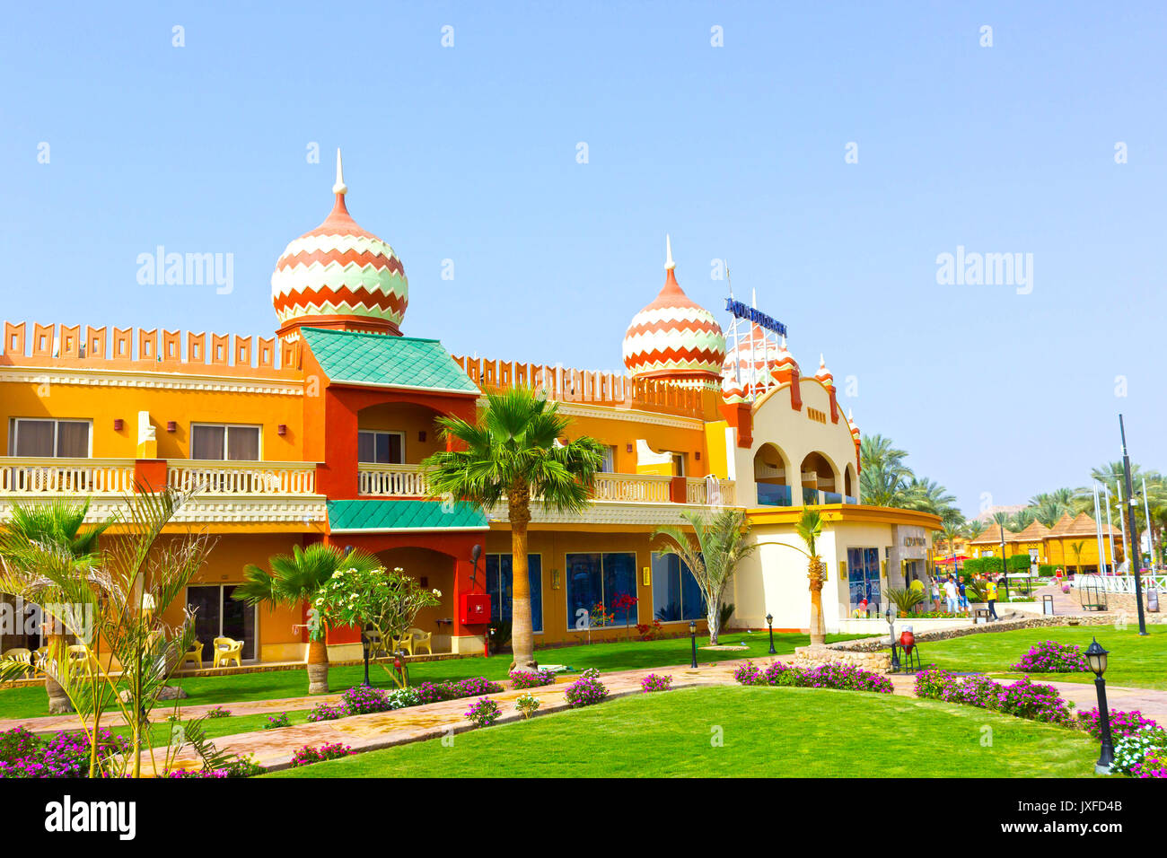 Sharm El Sheikh, Egypte - 10 Avril 2017 : l'avis de luxury hotel AQUA BLU Sharm 5 étoiles la journée avec ciel bleu Banque D'Images