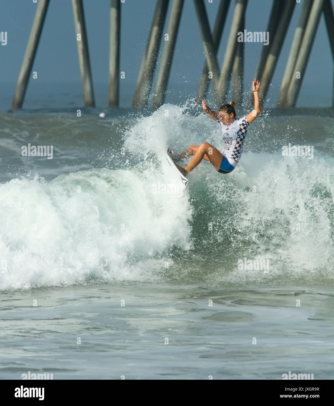 Femme Pro surfer, Coco Ho, la compétition à l'US Open de surf- Huntington Beach, Californie Banque D'Images