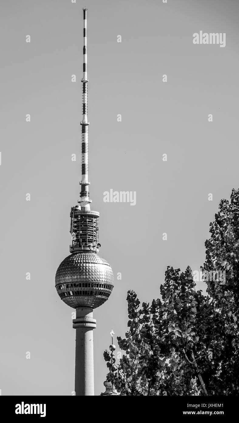 La tour de télévision à Berlin Alexanderplatz - appelé Fernsehturm - BERLIN / ALLEMAGNE - septembre 2, 2016 Banque D'Images