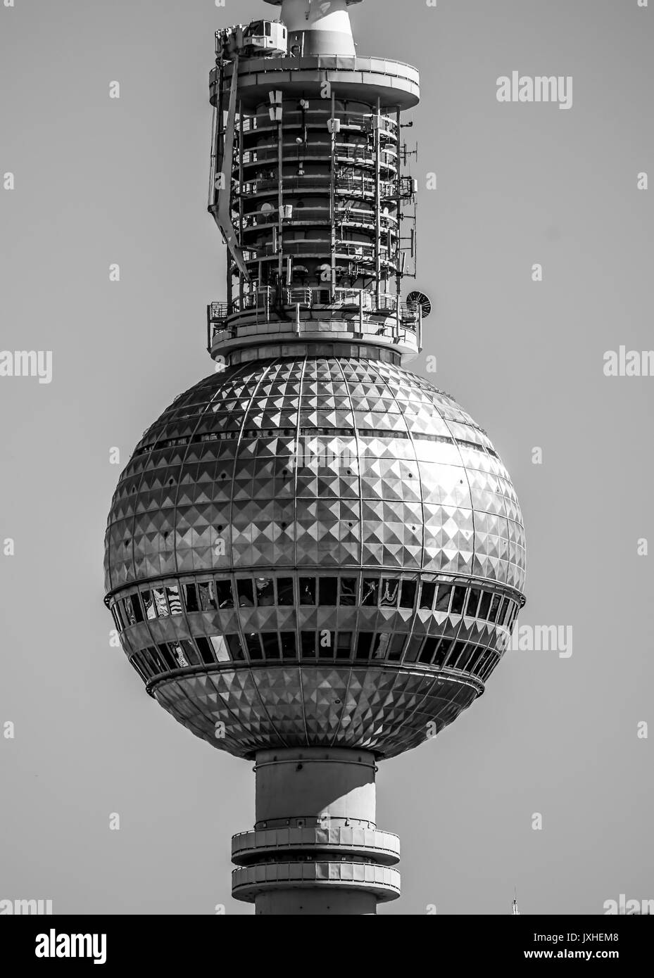 La tour de télévision à Berlin Alexanderplatz - appelé Fernsehturm - BERLIN / ALLEMAGNE - septembre 2, 2016 Banque D'Images