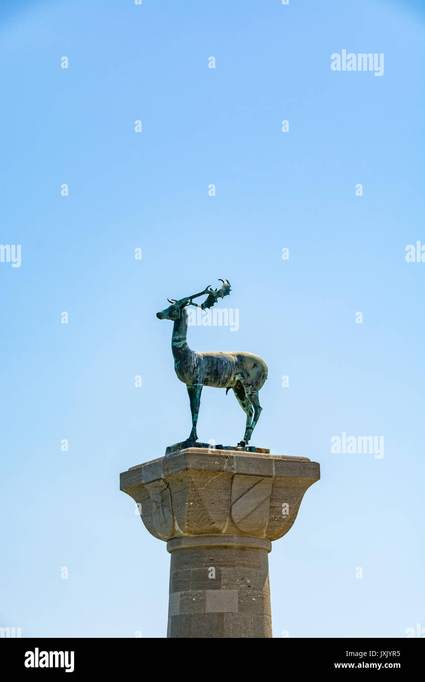 le-chevreuil-cerf-un-symbole-de-la-ville-de-rhodes-l-le-de-rhodes