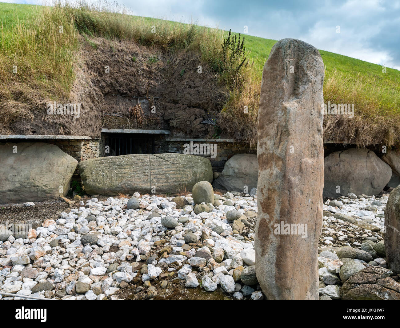 Tumulus Néolithique Knowth Passage vers l'Ouest tombe en Irlande Banque D'Images