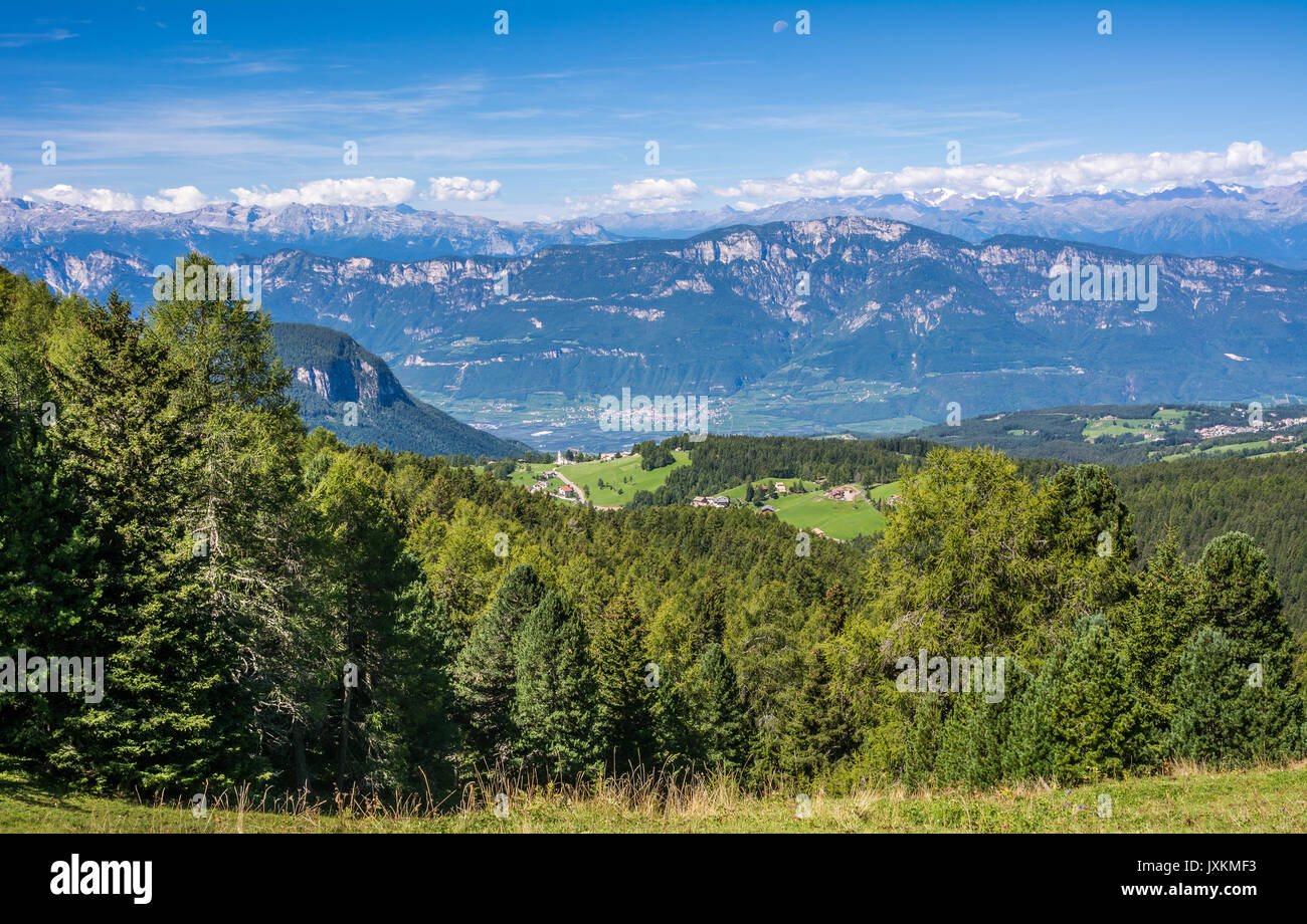 Incroyable montagne paysage estival en Dolomites Tyrol du Sud, Italie,. Le passage Oclini, au nord de l'Italie. Banque D'Images