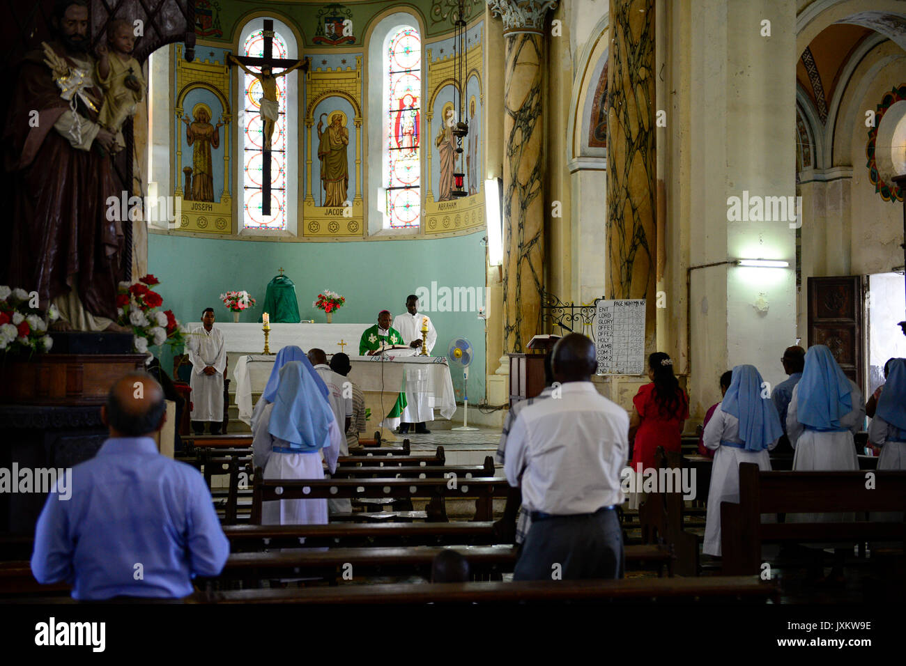 Tanzanie Zanzibar, Stone town, l'église catholique, la messe du dimanche dans la cathédrale Saint Joseph / TANZANIE Insel Sansibar, Stonetown, Katholische Kirche, Sonntagsmesse in der Sankt Joseph Kathedrale Banque D'Images