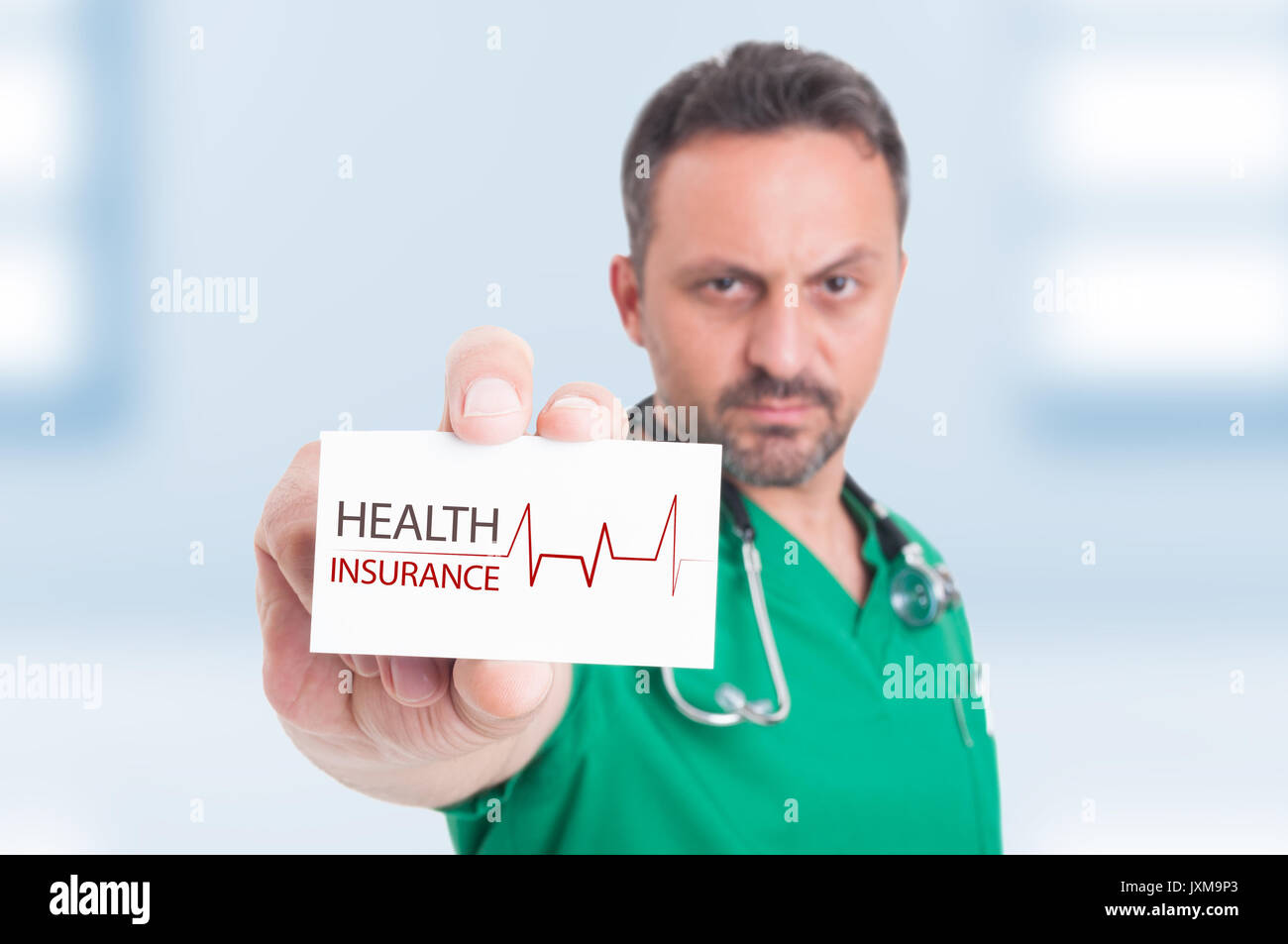 De graves affaires ou visiter medic avec carte d'assurance-santé texte Banque D'Images
