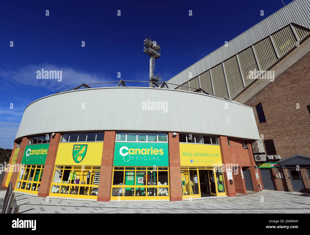 Vue générale en dehors de Carrow Road avant le match de championnat Sky Bet entre Norwich City et Queens Park Rangers. ASSOCIATION DE PRESSE Photo. Photo date : mercredi 16 août 2017. Voir l'ACTIVITÉ DE SOCCER histoire de Norwich. Crédit photo doit se lire : Adam Davy/PA Wire. RESTRICTIONS : EDITORIAL N'utilisez que pas d'utilisation non autorisée avec l'audio, vidéo, données, listes de luminaire, club ou la Ligue de logos ou services 'live'. En ligne De-match utilisation limitée à 75 images, aucune émulation. Aucune utilisation de pari, de jeux ou d'un club ou la ligue/dvd publications. Banque D'Images