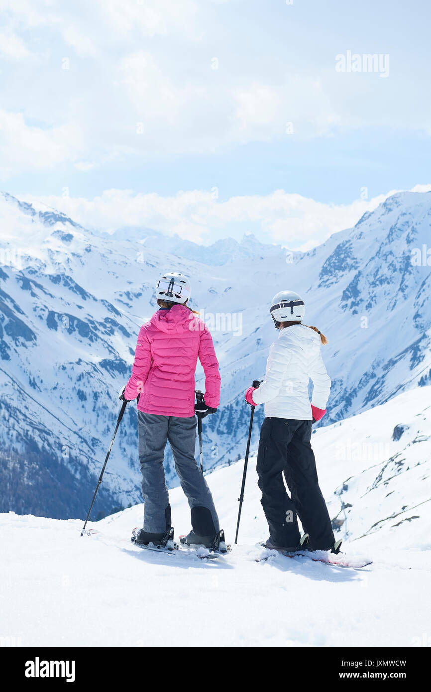 Mère et fille sur des vacances de ski, Hintertux, Tyrol, Autriche Banque D'Images