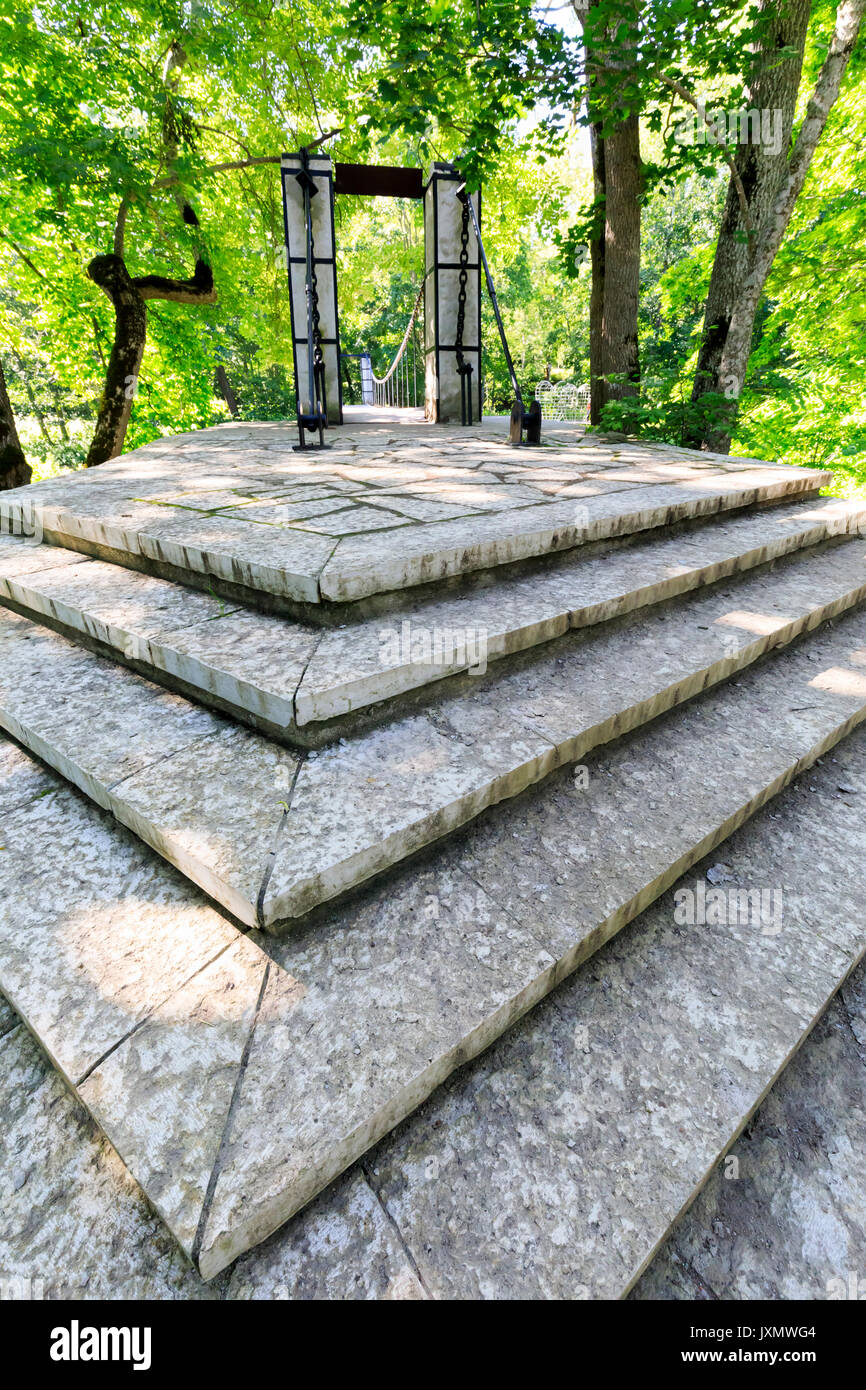 Escalier et pont dans un parc appelé Keila Juga en Estonie Banque D'Images