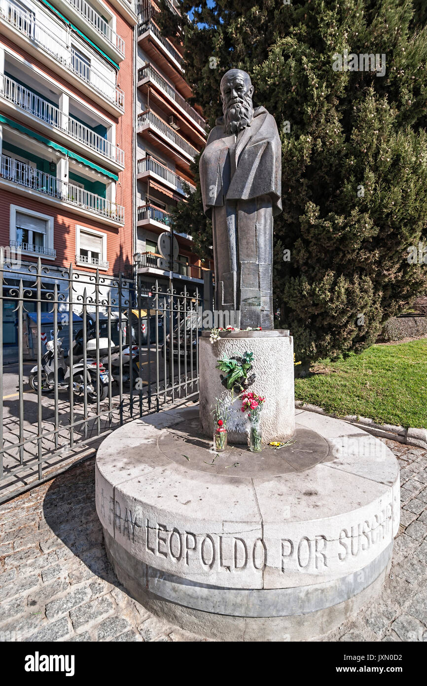 Granada, Espagne - 16 février 2013 : Monument à fray Leopoldo de Alpandeire sur la Plaza del Triunfo, Grenade, Andalousie, Espagne Banque D'Images