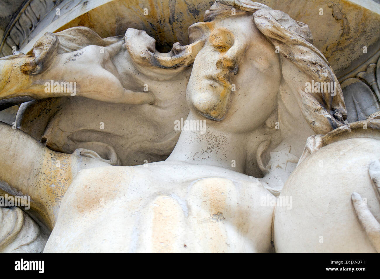 Détail de statues entourant le Contre-amiral Samuel Francis Dupont, Dupont Circle Fontaine Memorial, Washington, D.C., aux États-Unis. Banque D'Images Détail de statues entourant le Contre-amiral Samuel Francis Dupont, Dupont Circle Fontaine Memorial, Washington, D.C., aux États-Unis. Banque D'Images