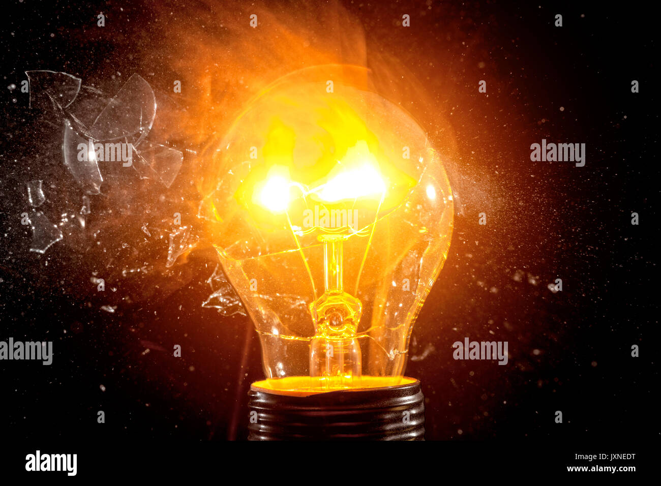 Véritable explosion de l'ampoule électrique vintage photographie haute vitesse Banque D'Images