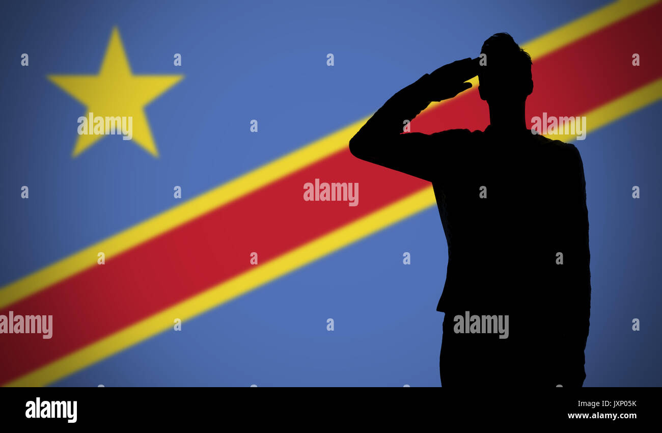 Silhouette d'un soldat saluant contre la République démocratique du Congo d'un drapeau Banque D'Images