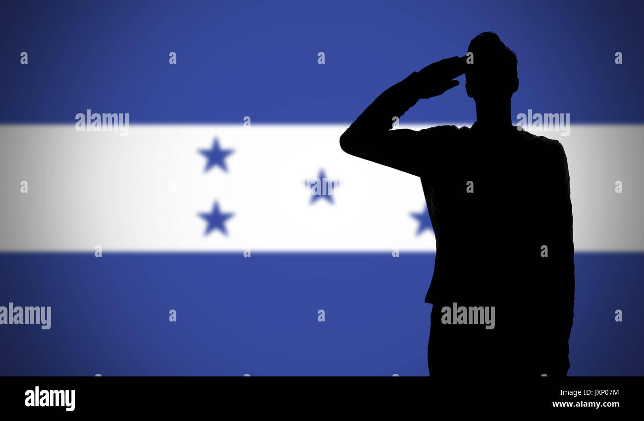 Silhouette d'un soldat saluant contre le drapeau du Honduras Banque D'Images