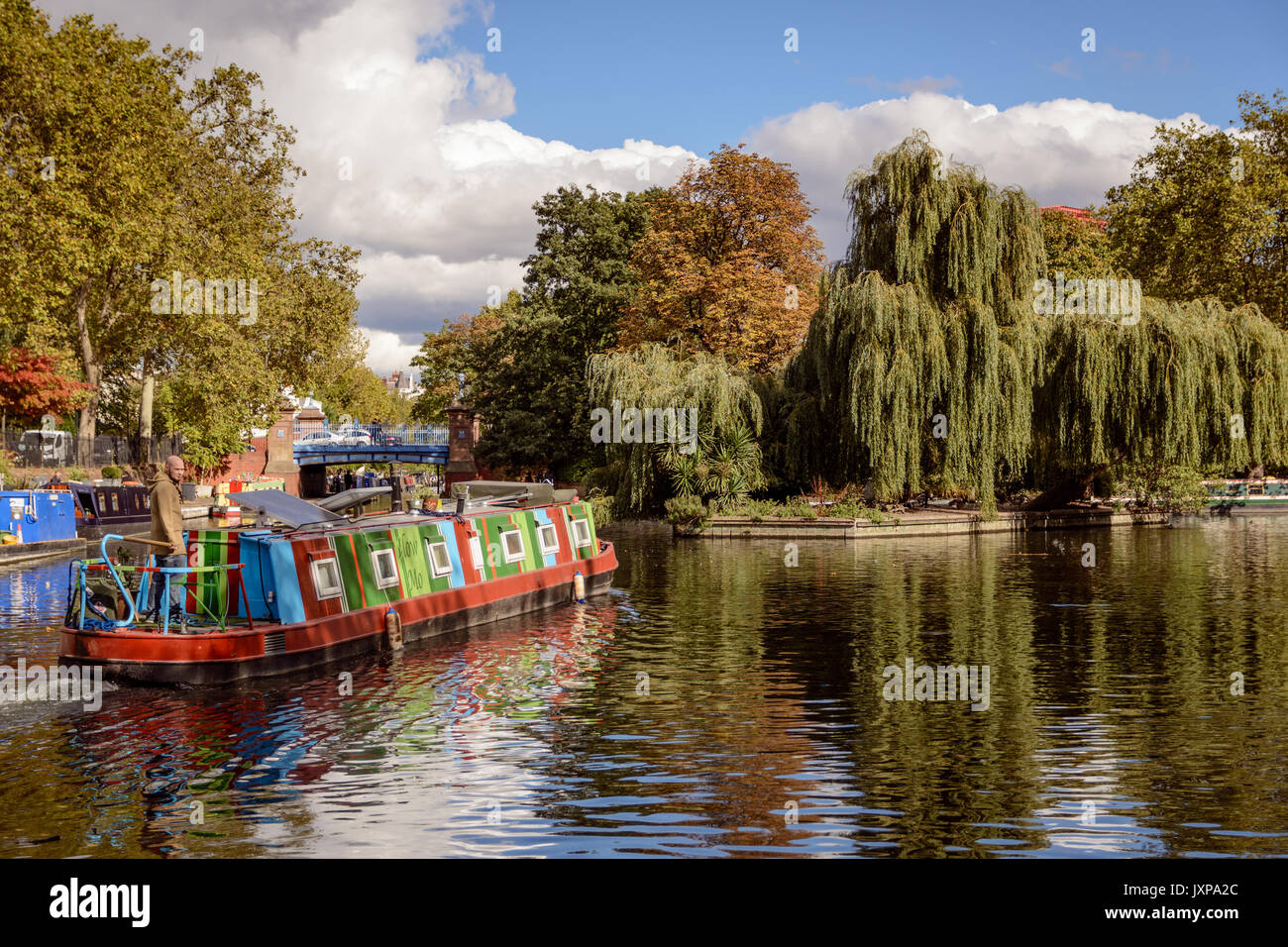 Bateaux étroits dans la petite Venise. Londres, 2017. Le format paysage. Banque D'Images