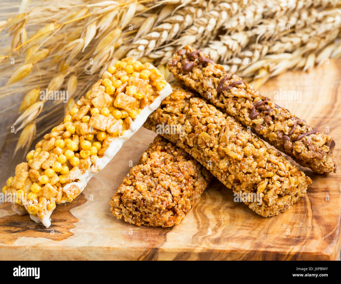 Barres de céréales et les écrous en bonne santé .les barres protéinées Banque D'Images